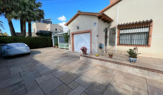Resale - Villa - Cabo Roig - Costa Blanca