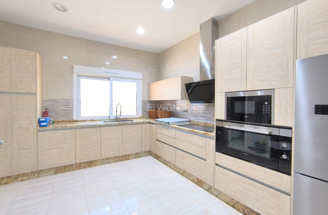 Resale - Villa - Pinoso - Inland