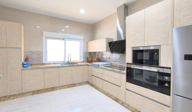 Resale - Villa - Pinoso - Inland