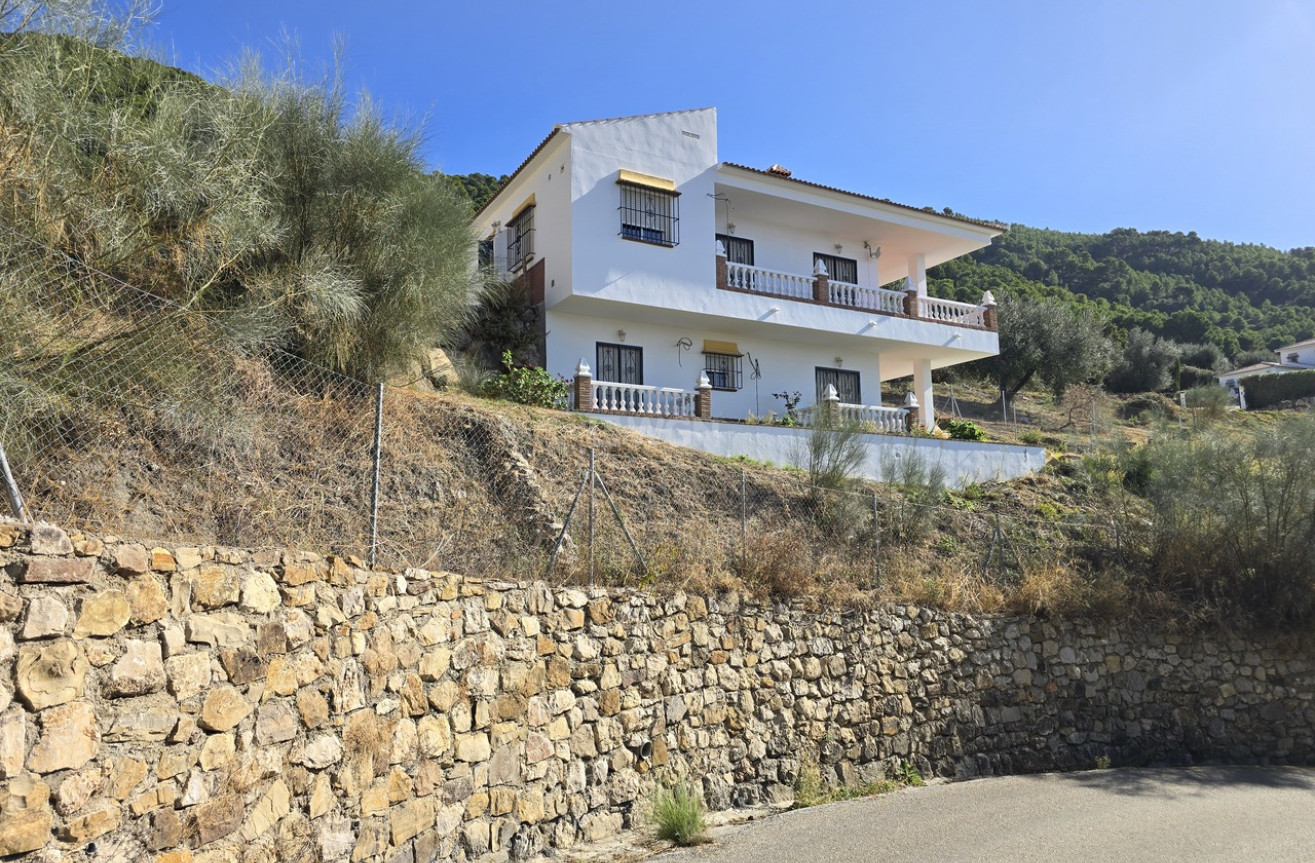 Resale - Villa - Alcaucín - Inland