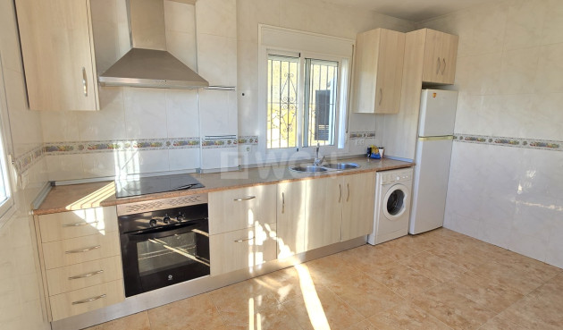 Resale - Villa - Alcaucín - Inland