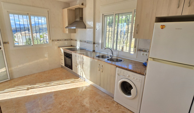 Resale - Villa - Alcaucín - Inland