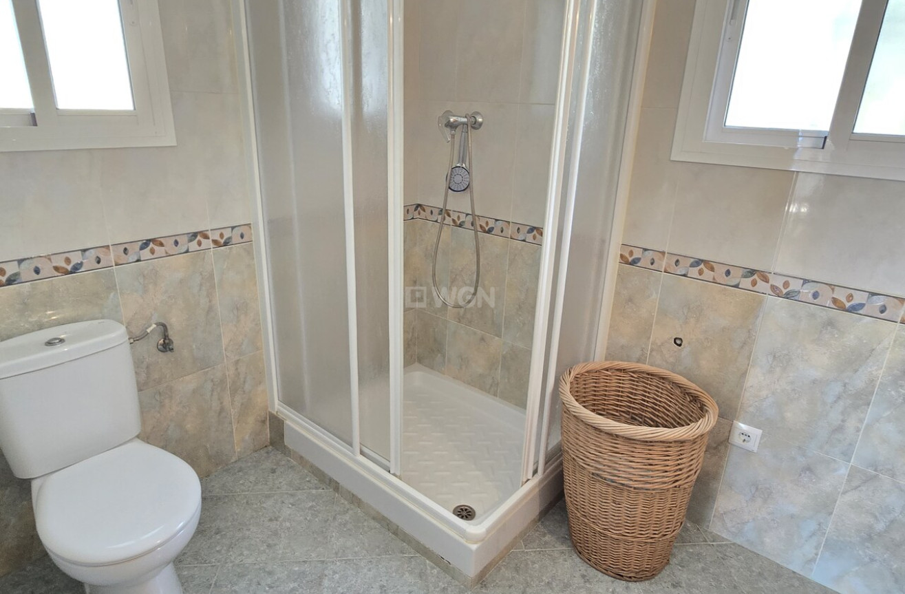 Resale - Villa - Alcaucín - Inland