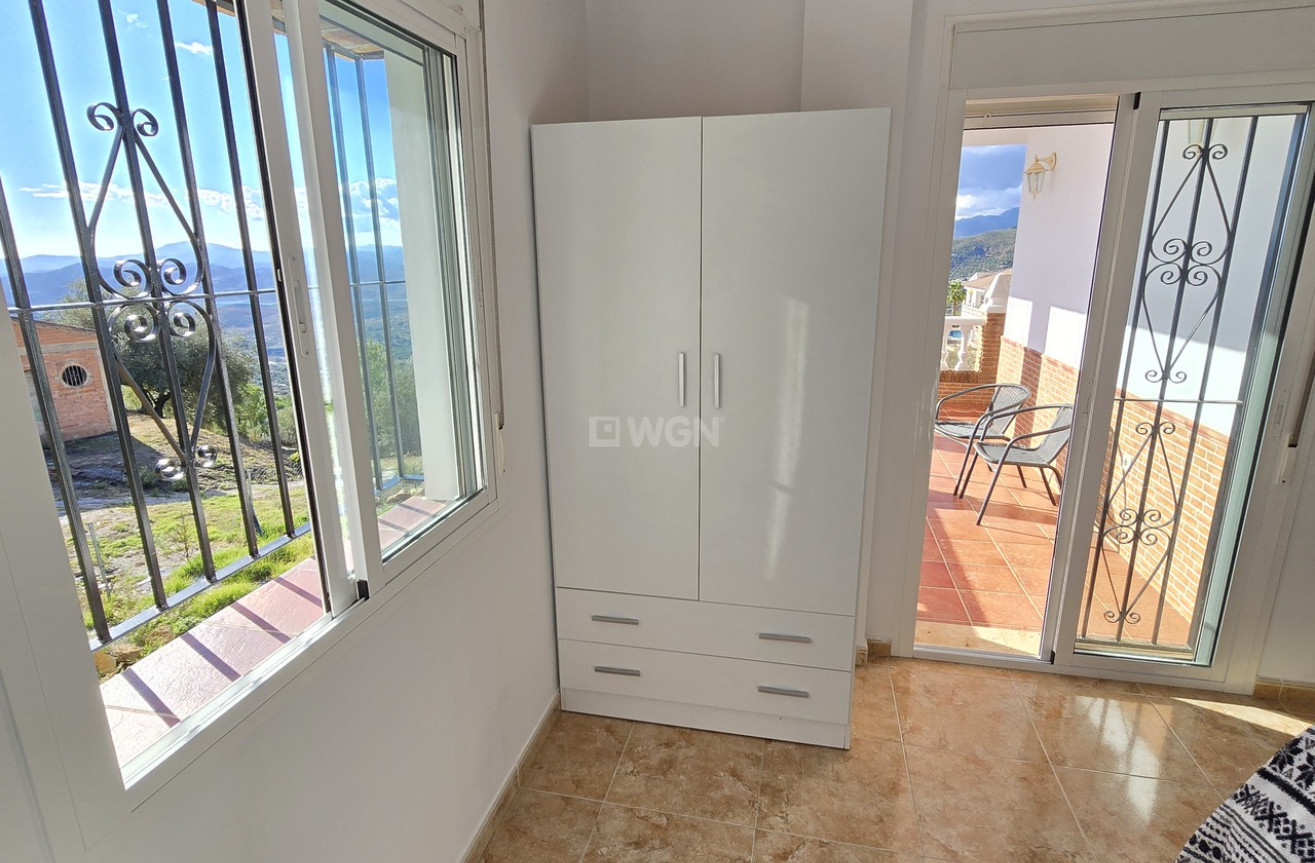 Resale - Villa - Alcaucín - Inland