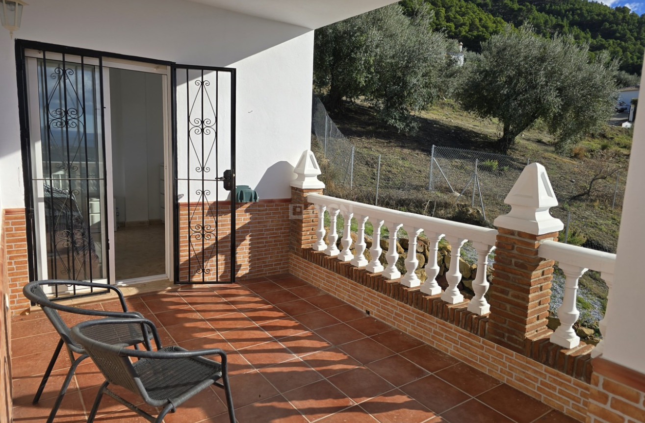 Resale - Villa - Alcaucín - Inland