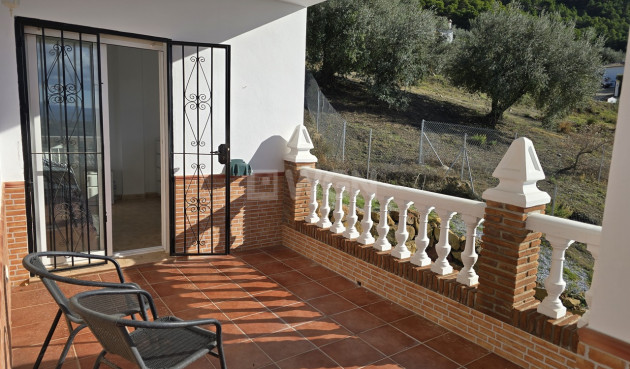 Resale - Villa - Alcaucín - Inland