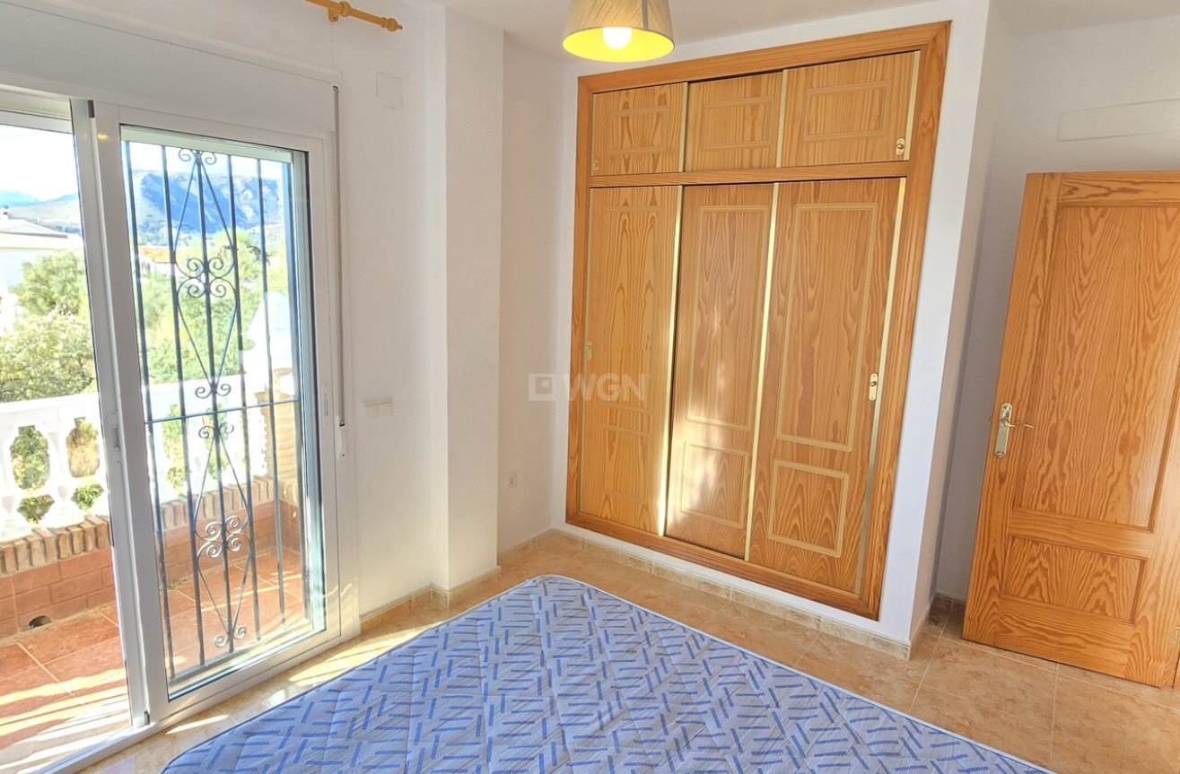 Resale - Villa - Alcaucín - Inland