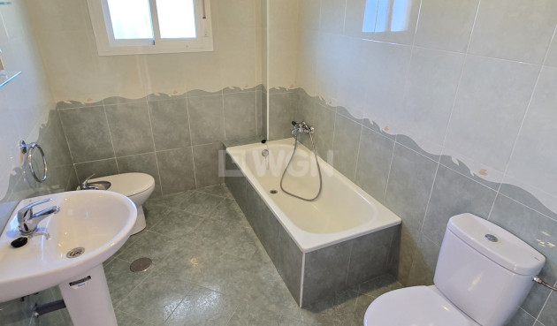 Resale - Villa - Alcaucín - Inland