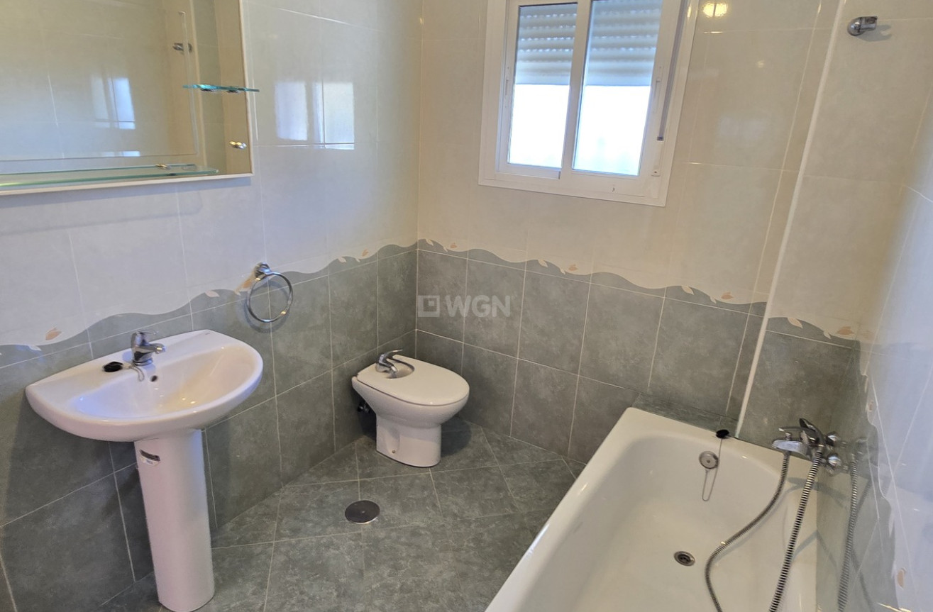 Resale - Villa - Alcaucín - Inland