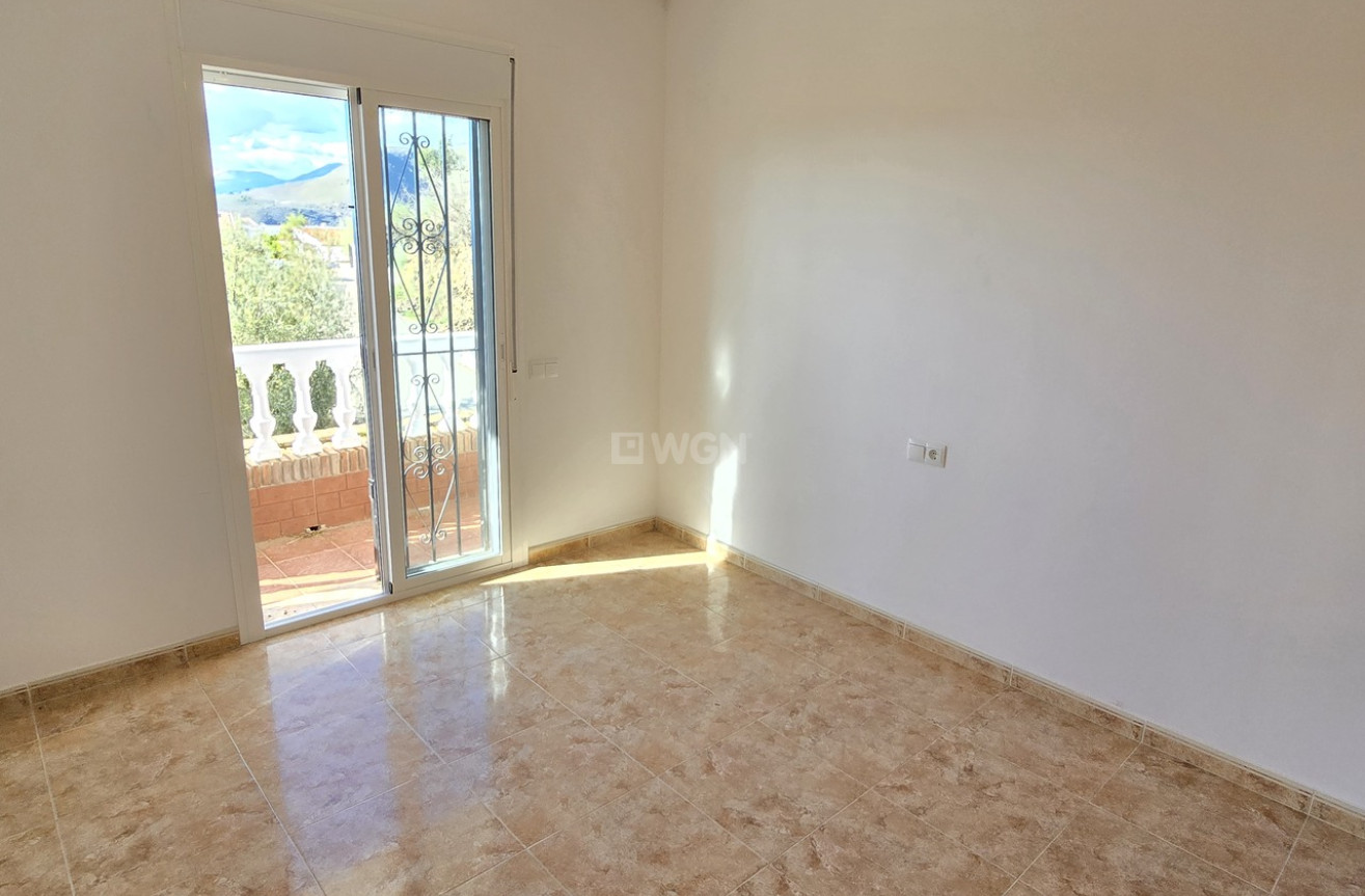 Resale - Villa - Alcaucín - Inland