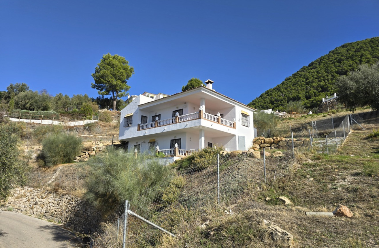 Resale - Villa - Alcaucín - Inland