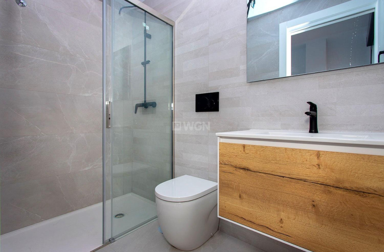 Odsprzedaż - Mieszkanie w bloku - Torrevieja - Playa del Cura