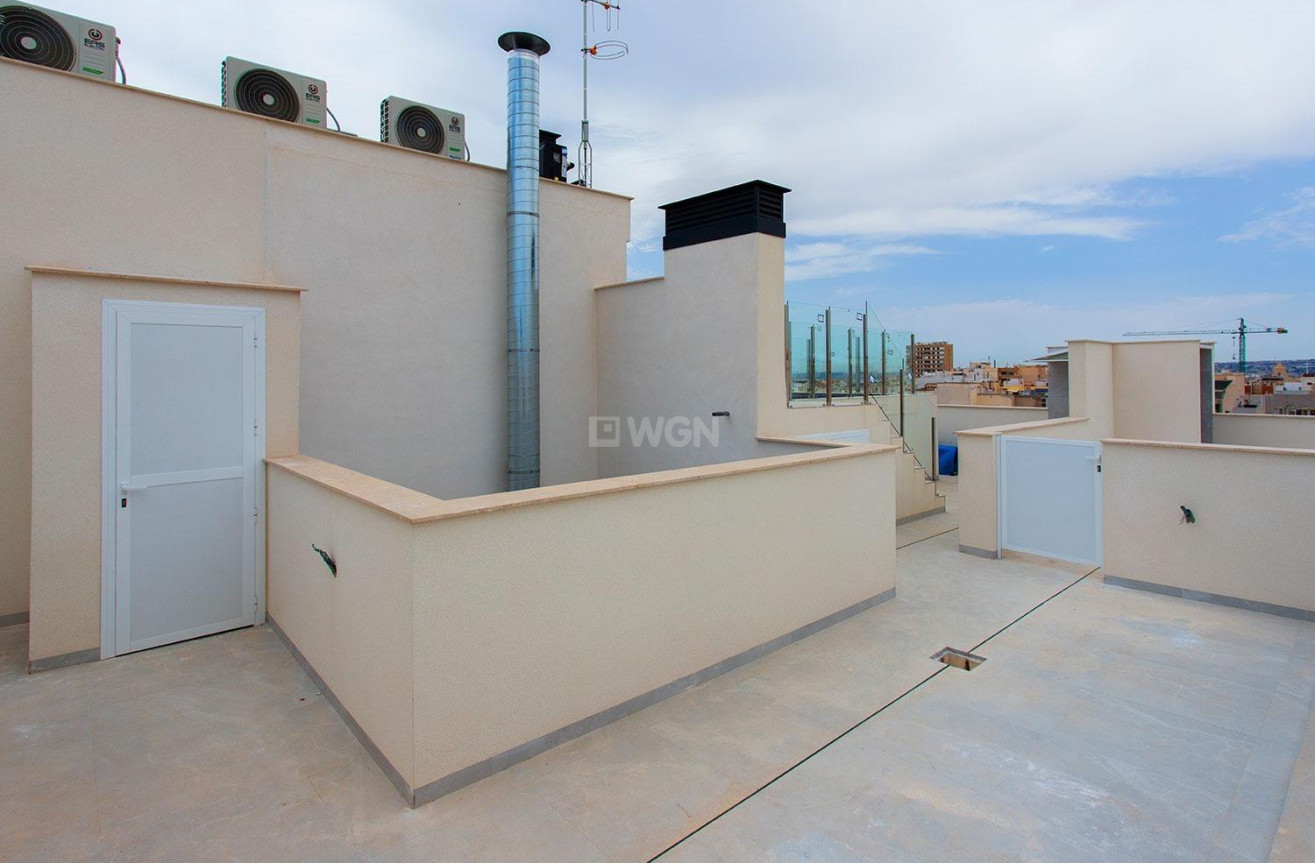 Odsprzedaż - Mieszkanie w bloku - Torrevieja - Playa del Cura