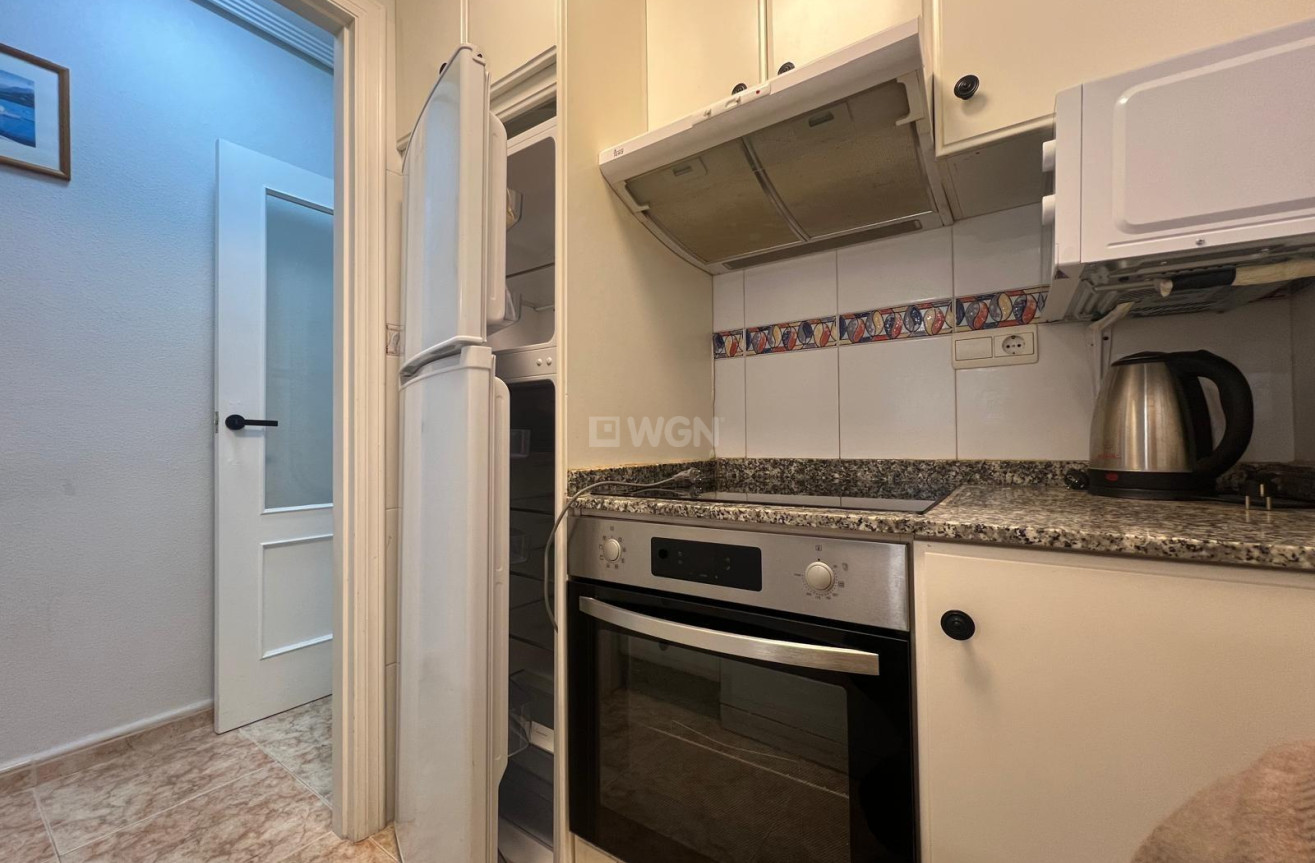 Odsprzedaż - Mieszkanie w bloku - Torrevieja - Centro