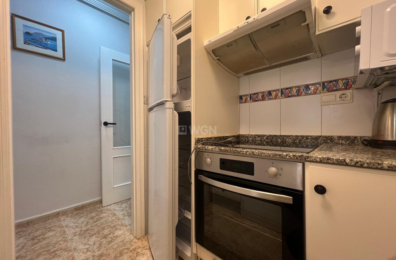 Odsprzedaż - Mieszkanie w bloku - Torrevieja - Centro