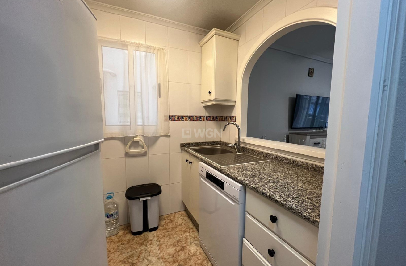 Odsprzedaż - Mieszkanie w bloku - Torrevieja - Centro