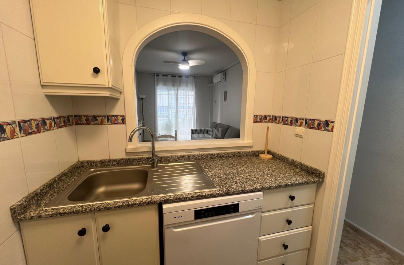 Odsprzedaż - Mieszkanie w bloku - Torrevieja - Centro