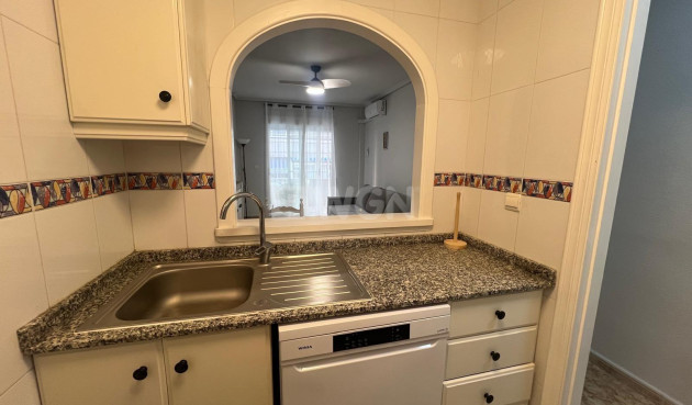 Odsprzedaż - Mieszkanie w bloku - Torrevieja - Centro