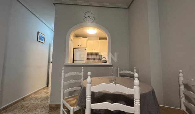 Odsprzedaż - Mieszkanie w bloku - Torrevieja - Centro