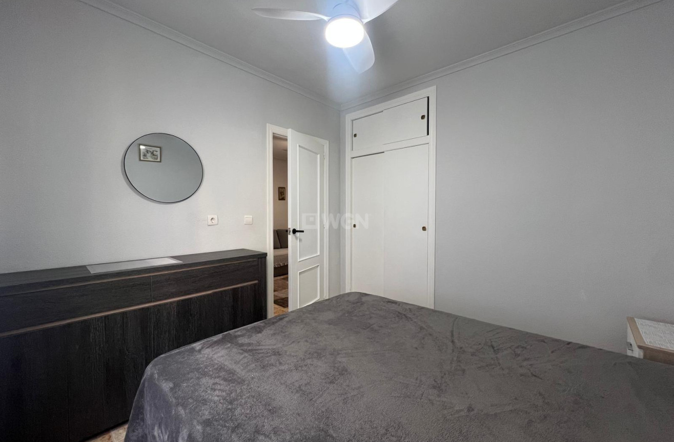 Odsprzedaż - Mieszkanie w bloku - Torrevieja - Centro