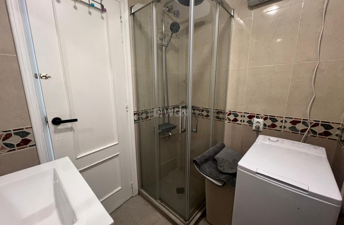 Odsprzedaż - Mieszkanie w bloku - Torrevieja - Centro