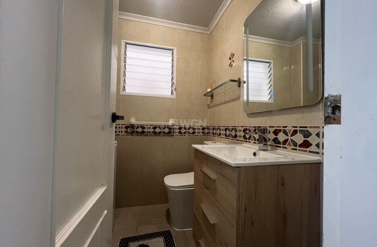 Odsprzedaż - Mieszkanie w bloku - Torrevieja - Centro