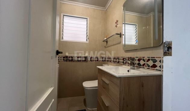 Odsprzedaż - Mieszkanie w bloku - Torrevieja - Centro