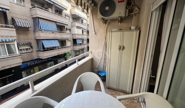 Odsprzedaż - Mieszkanie w bloku - Torrevieja - Centro
