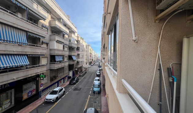 Odsprzedaż - Mieszkanie w bloku - Torrevieja - Centro