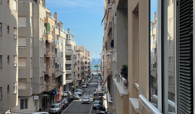Odsprzedaż - Mieszkanie w bloku - Torrevieja - Centro