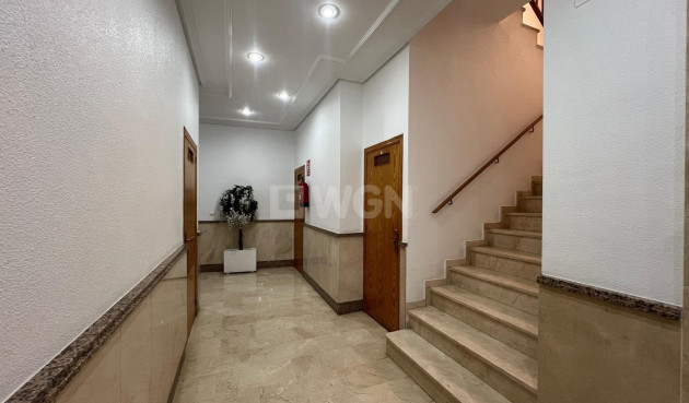 Odsprzedaż - Mieszkanie w bloku - Torrevieja - Centro