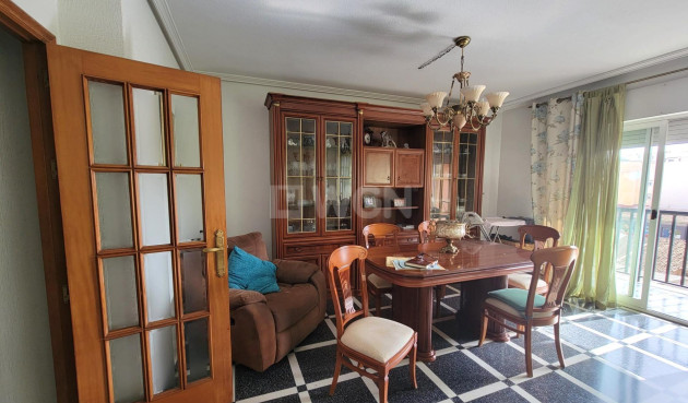 Odsprzedaż - Mieszkanie w bloku - Torrevieja - Centro