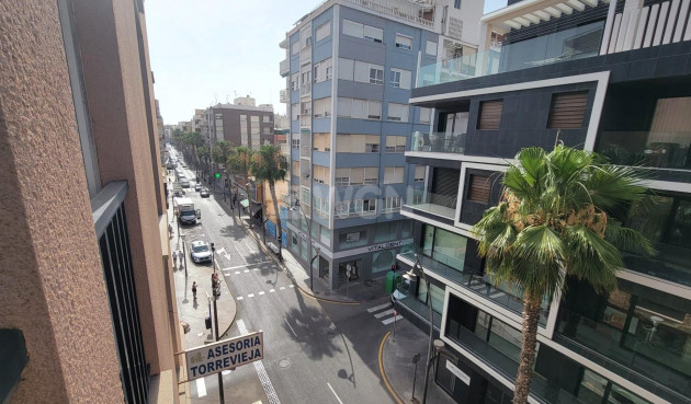 Odsprzedaż - Mieszkanie w bloku - Torrevieja - Centro