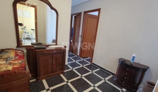 Odsprzedaż - Mieszkanie w bloku - Torrevieja - Centro