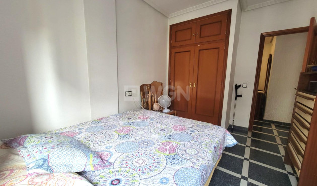 Odsprzedaż - Mieszkanie w bloku - Torrevieja - Centro