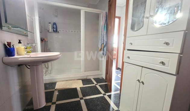 Odsprzedaż - Mieszkanie w bloku - Torrevieja - Centro