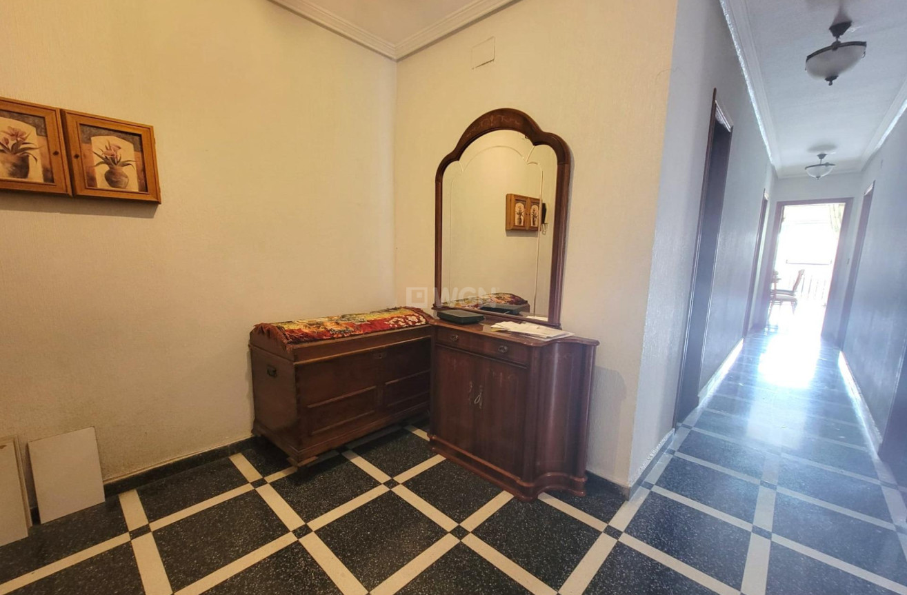 Odsprzedaż - Mieszkanie w bloku - Torrevieja - Centro