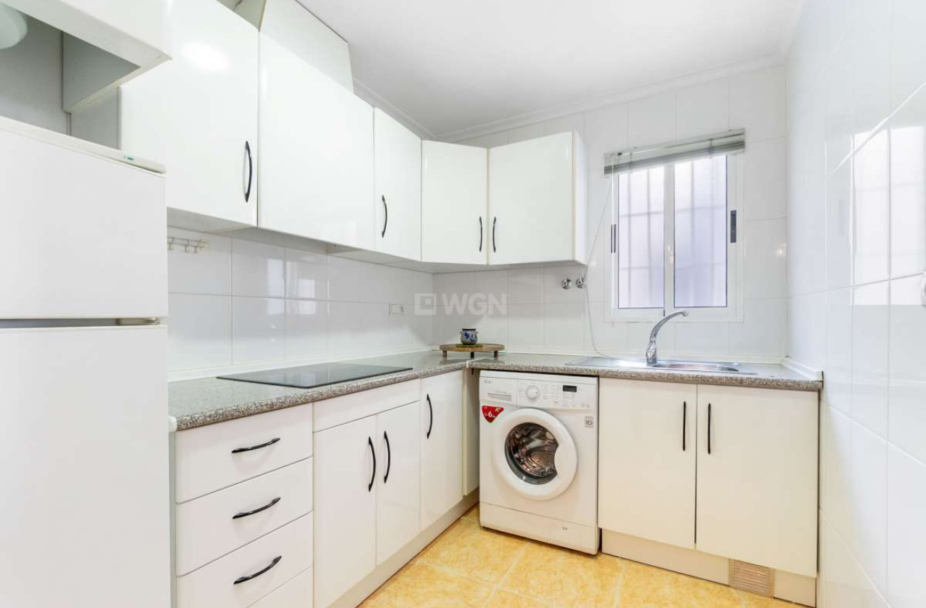 Odsprzedaż - Mieszkanie w bloku - Torrevieja - Costa Blanca