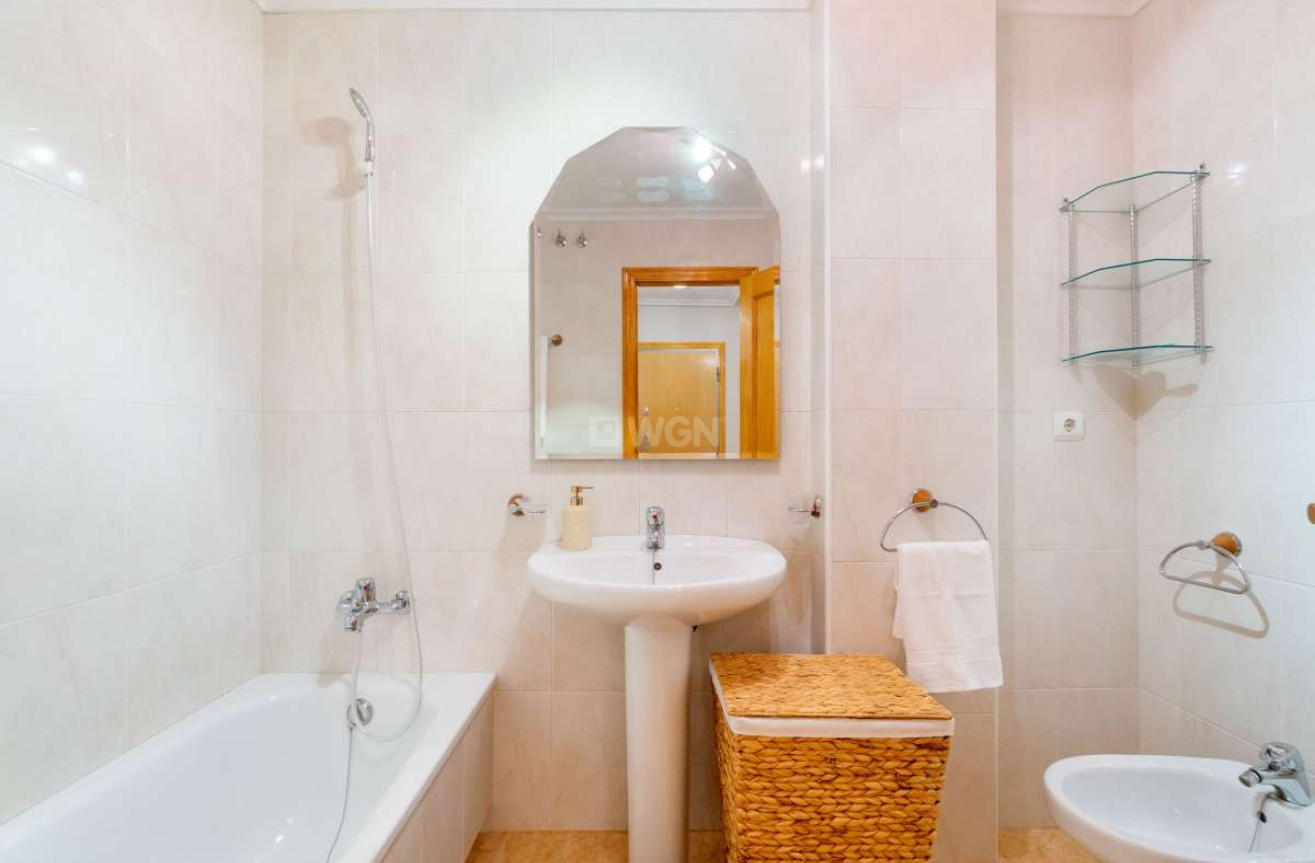 Odsprzedaż - Mieszkanie w bloku - Torrevieja - Costa Blanca