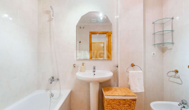 Odsprzedaż - Mieszkanie w bloku - Torrevieja - Costa Blanca