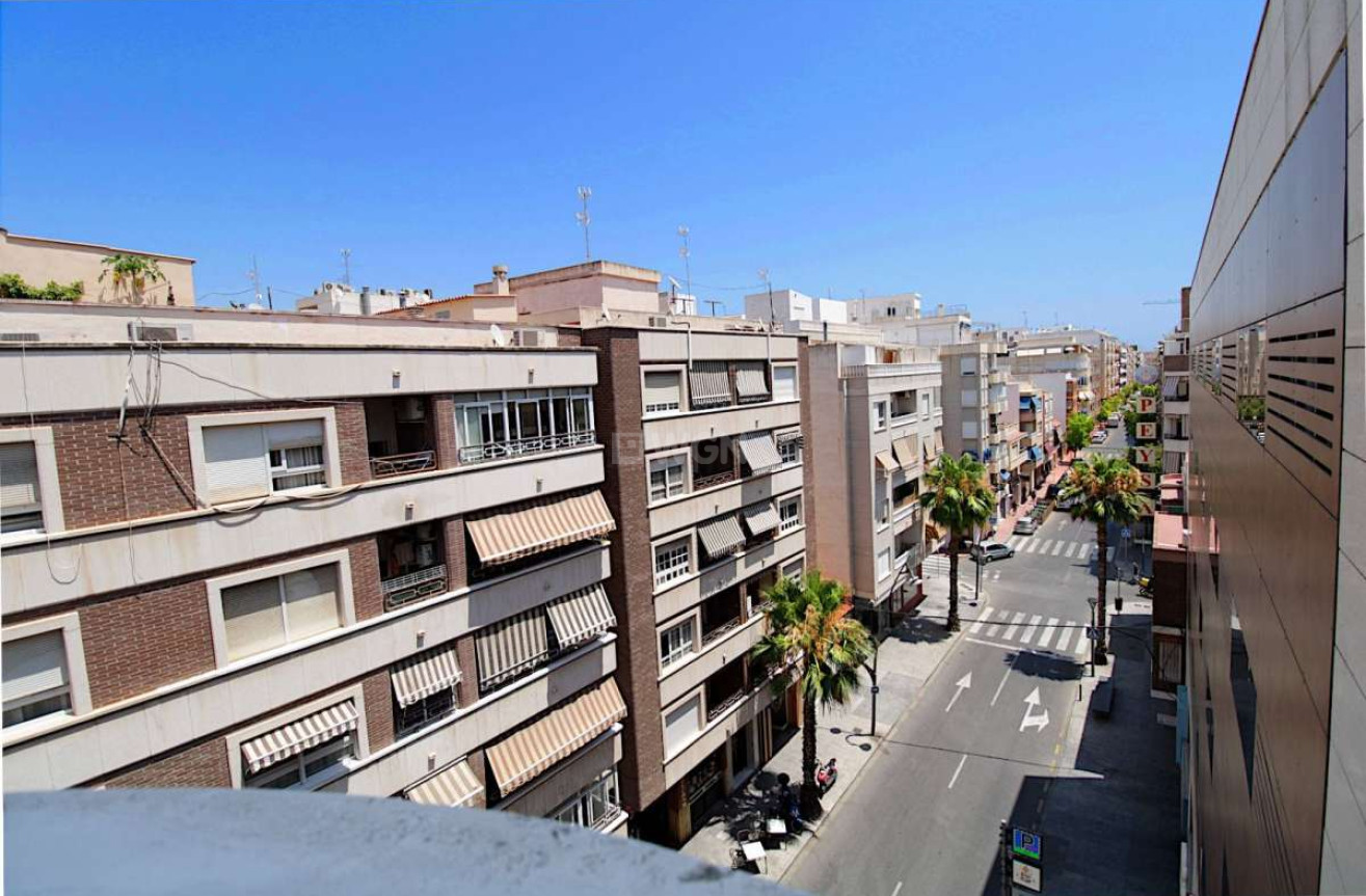 Odsprzedaż - Mieszkanie w bloku - Torrevieja - Costa Blanca