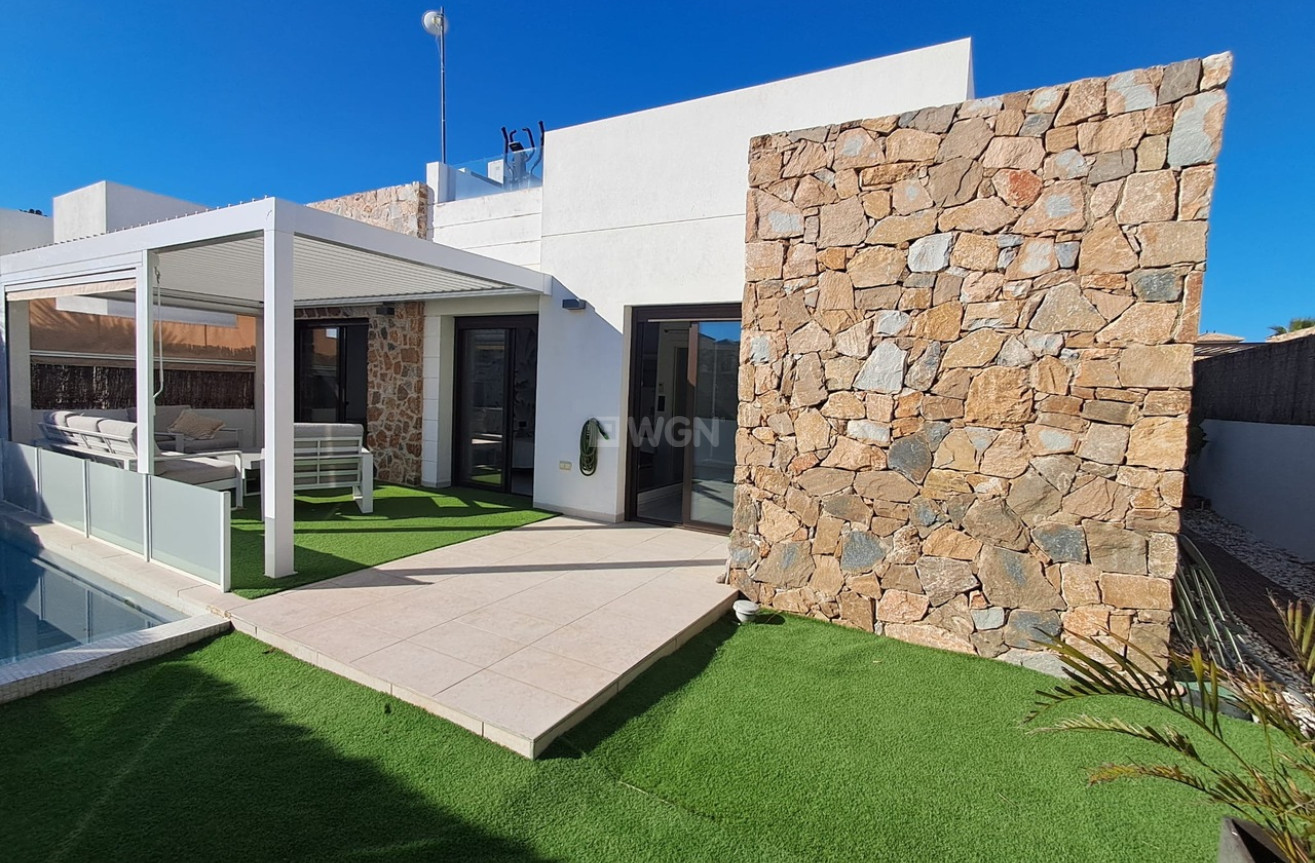 Resale - Villa - Cabo Roig - Costa Blanca