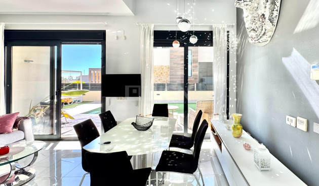 Resale - Villa - Orihuela Costa - Lomas de Cabo Roig