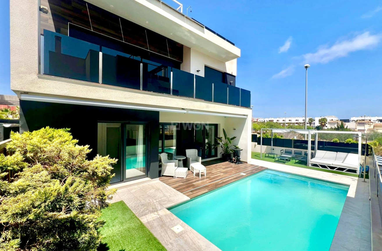 Resale - Villa - Orihuela Costa - Lomas de Cabo Roig