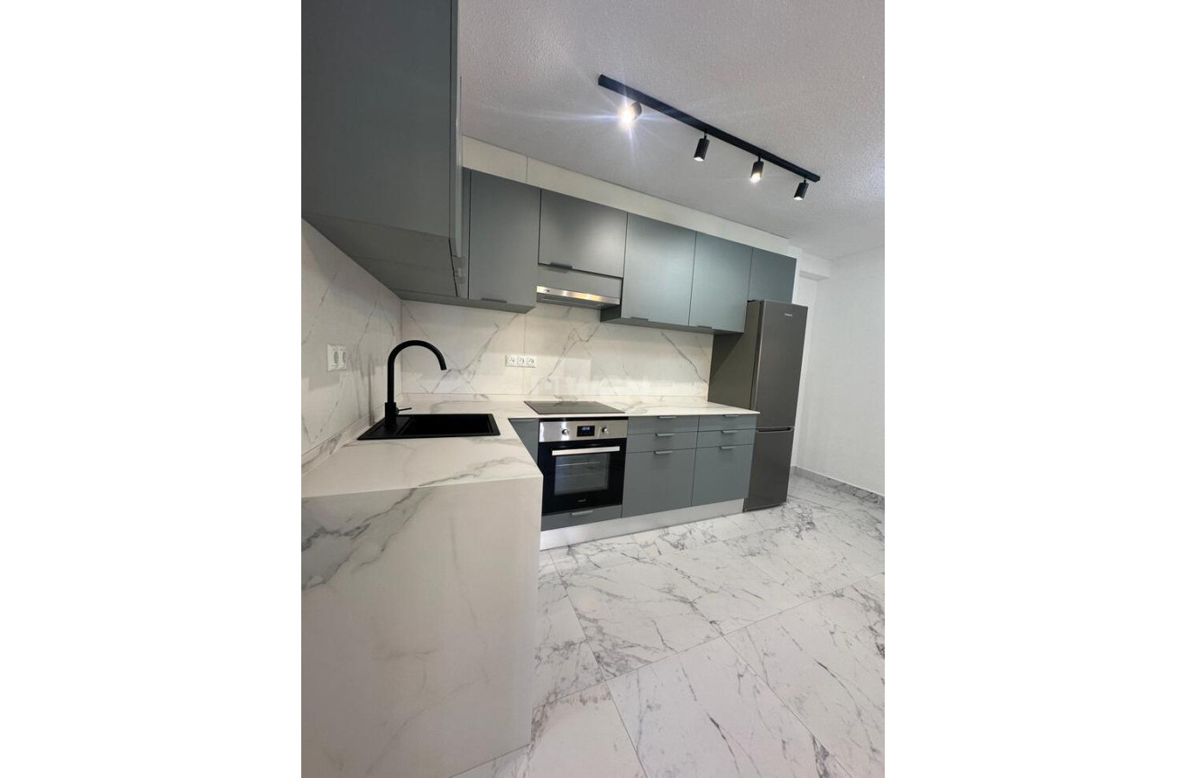 Resale - Apartment / flat - Torrevieja - La Veleta