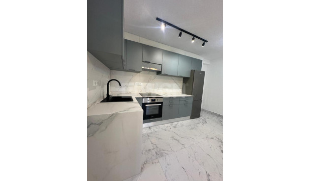 Resale - Apartment / flat - Torrevieja - La Veleta