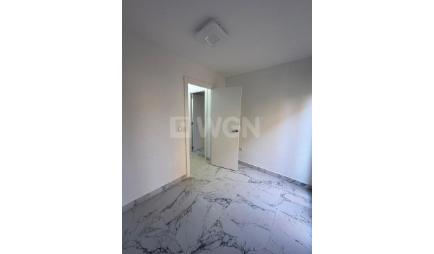 Resale - Apartment / flat - Torrevieja - La Veleta