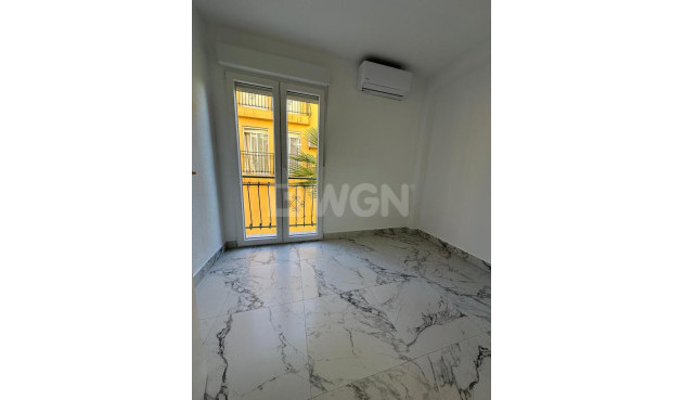 Resale - Apartment / flat - Torrevieja - La Veleta