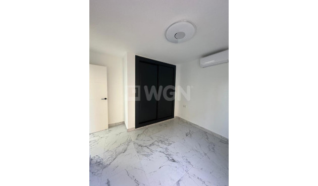 Resale - Apartment / flat - Torrevieja - La Veleta