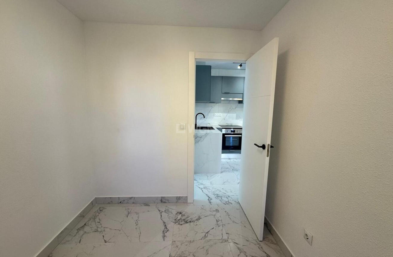 Resale - Apartment / flat - Torrevieja - La Veleta